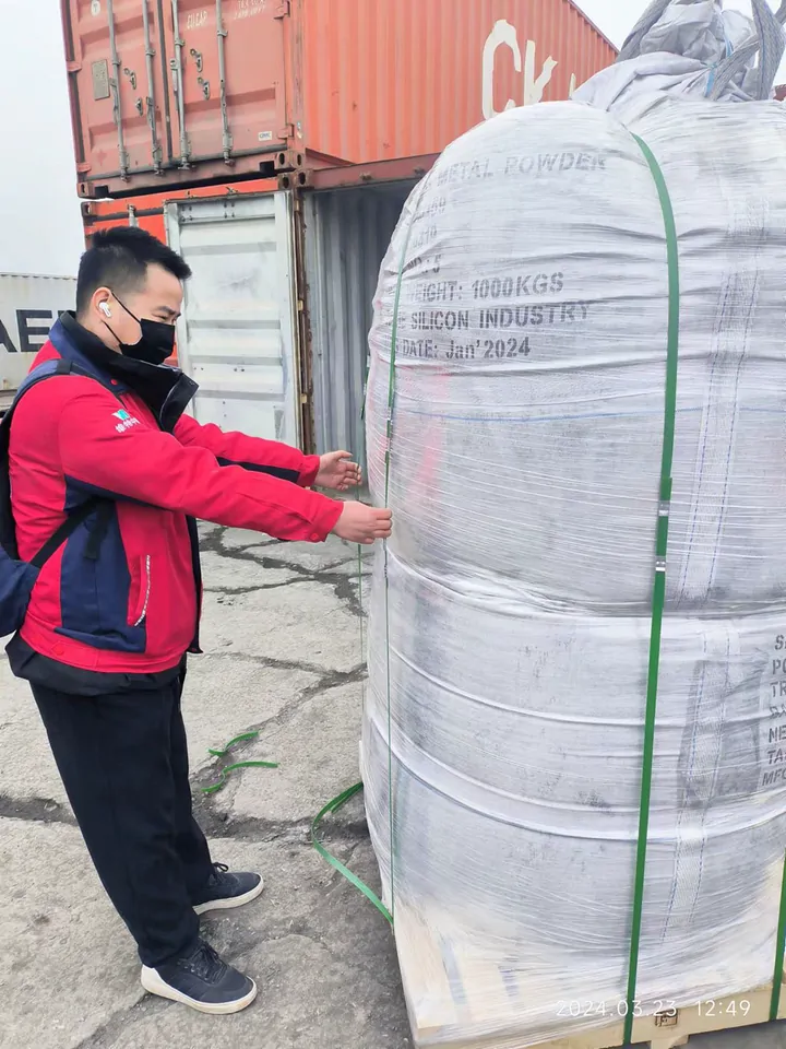 Bulk bag inspected next to the container at the port